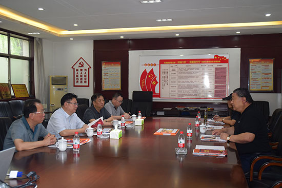 臨汾市市場監(jiān)督管理局局長、非公企業(yè)黨委書記張東紅<br>在科海集團(tuán)調(diào)研非公黨建工作